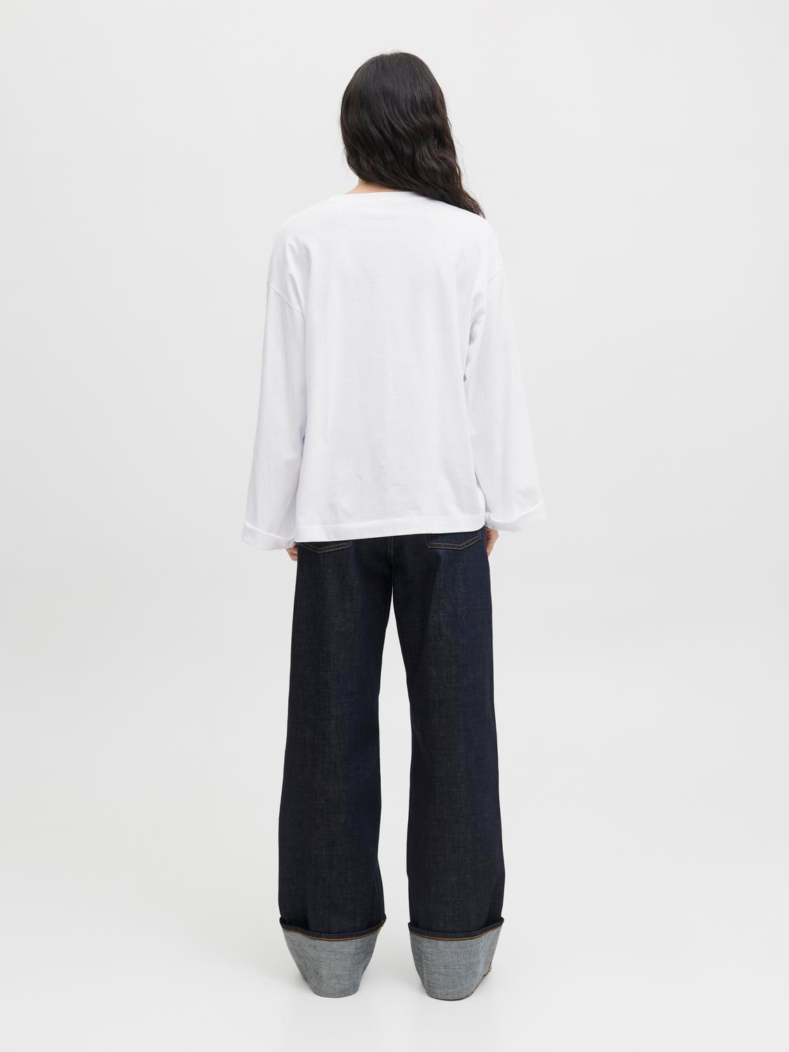 model_shot-back